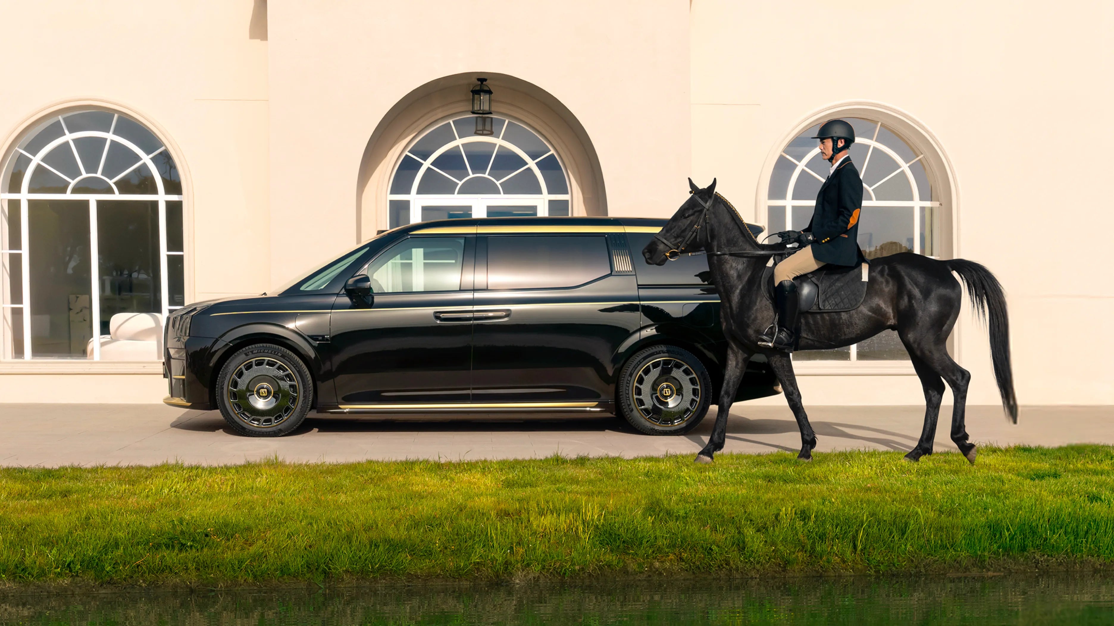 Zeekr Glorious Series 009