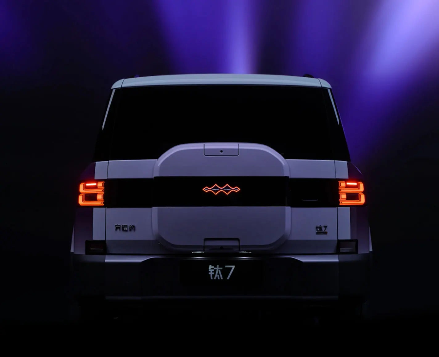 Titanio 7   4WD Max version  190KM